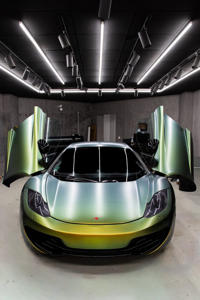 McLaren MP4 vinilado en Valencia por Ultimate Detailing Garage
